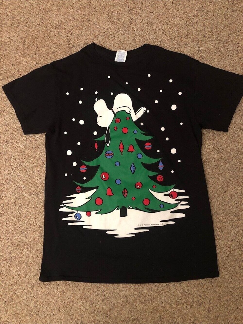 Peanuts Snoopy Sleeping on CHRISTMAS Tree Size Medium T Shirt